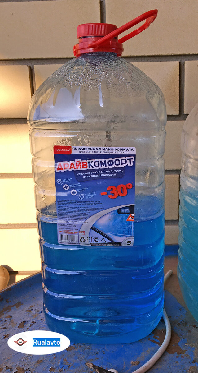 Половина жидкости сразу была отправлена в бачки Витары и Шнивы.