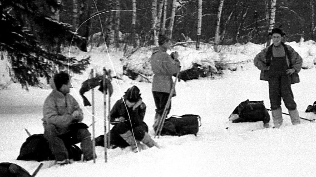 Слушать аудиокниги дятлова. Гибель тургруппы Дятлова Зина Колмогорова. Гибель тургруппы Дятлова Зина. Зина Колмогорова в сериале перевал Дятлова.