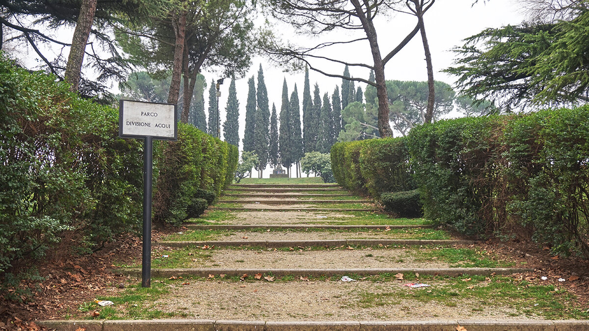 Тут ничего интересного кроме парка