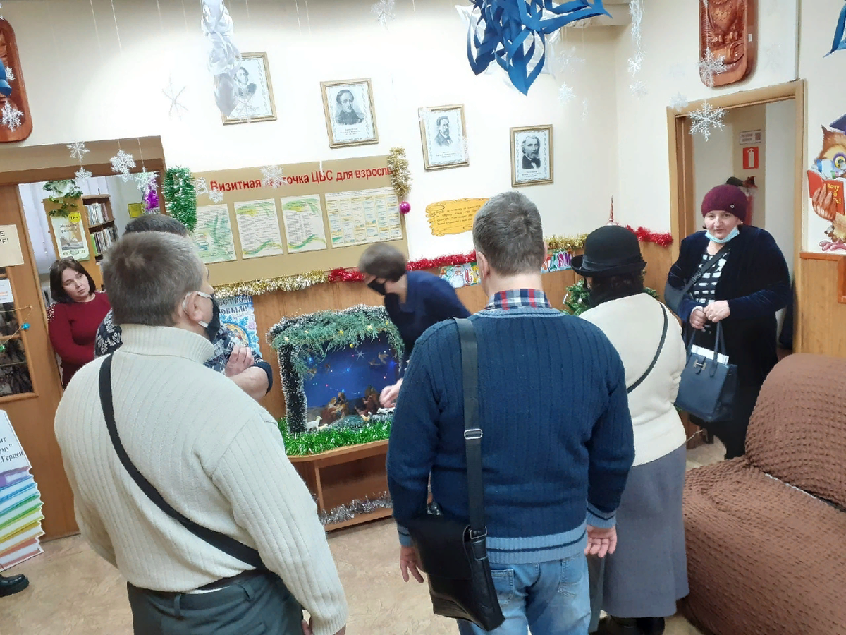 Заведующая социокультурным отделом Иванченко Оксана Васильевна рассказала о работе и структуре библиотеки, познакомила с книжным фондом и организацией работы абонементского отдела, также обучающиеся получили возможность чтения книг шрифтом Л.Брайля в читальном зале библиотеки. 