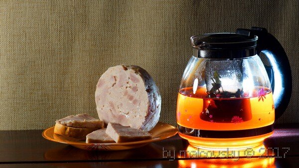 Ветчина из курицы пикантная