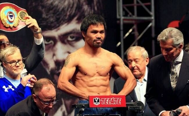 Мэнни Пакьяо в 2015 году во время официального взвешивания перед своим матчем против Флойда Мейвезера-младшего.