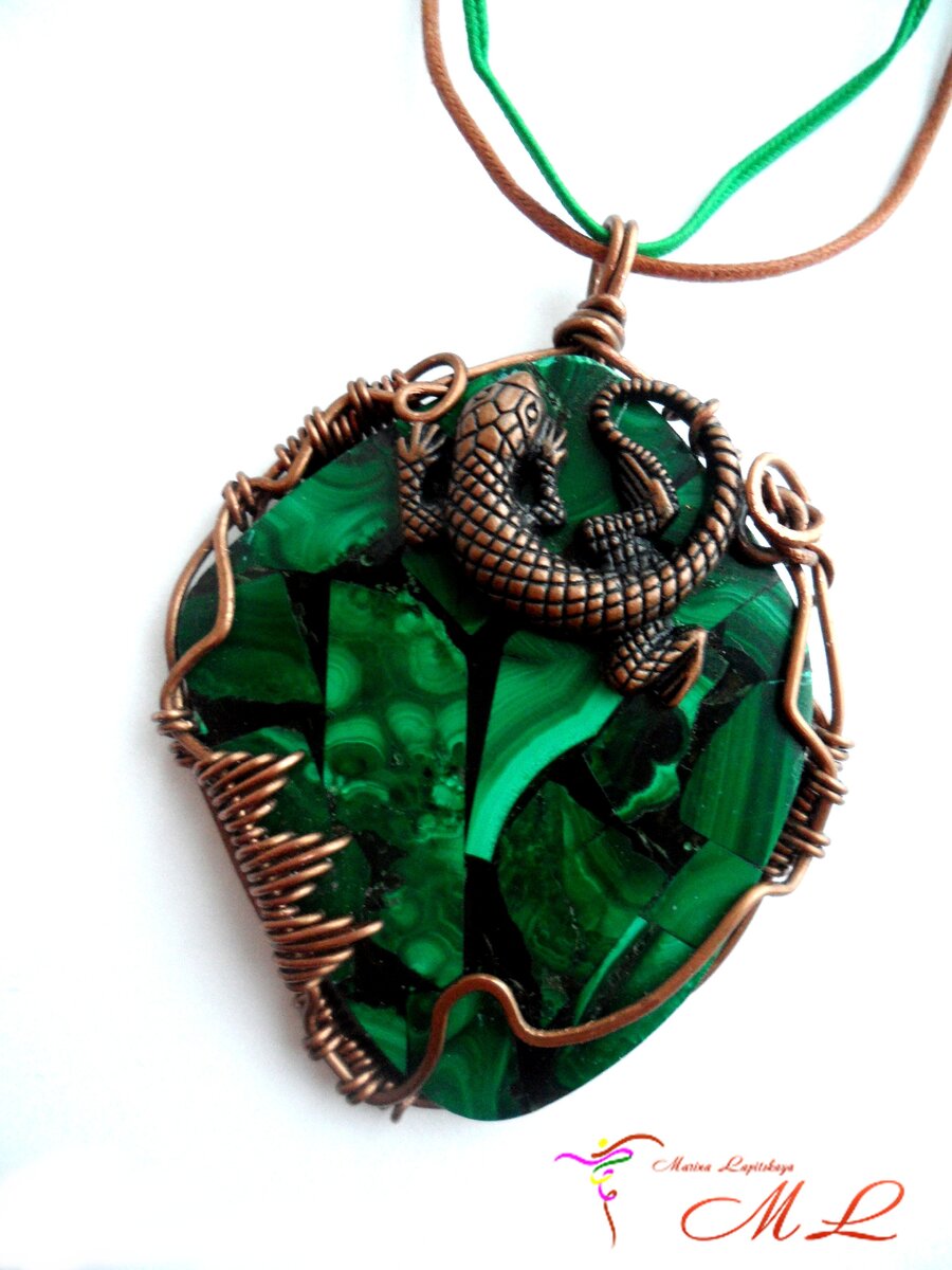 Кулон "Хозяйка Медной горы" , мозаика малахита, медь. 
