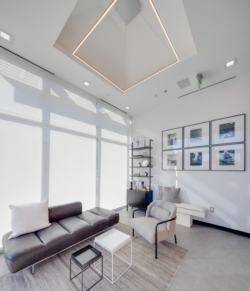 Мягкая неброская мебель создает ощущение домашнего уюта