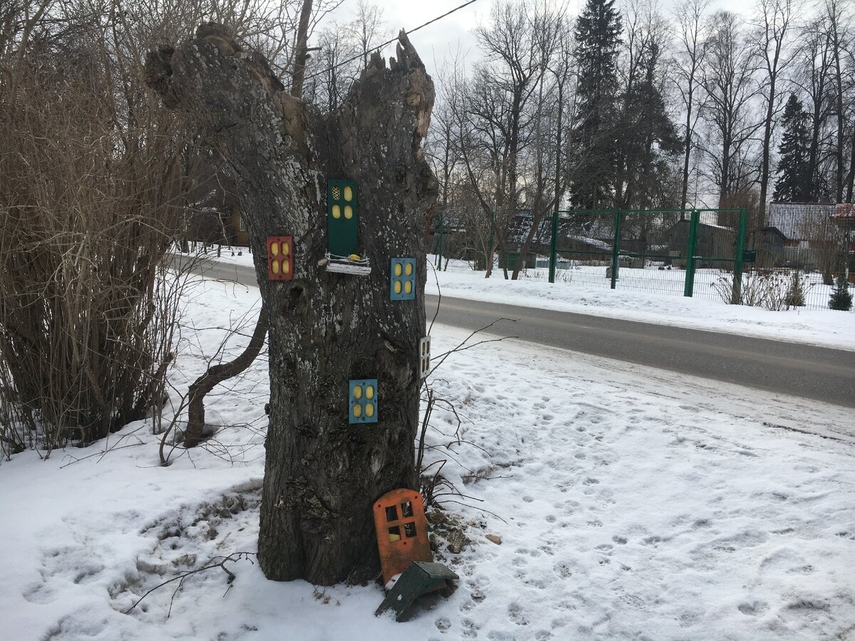 Усадьбы и стекольный завод разрушены, а в дореволюционных бараках и кирхе  до сих пор живут люди. | Кто со мной тот герой | Походы СПб, Ленобласть |  Дзен