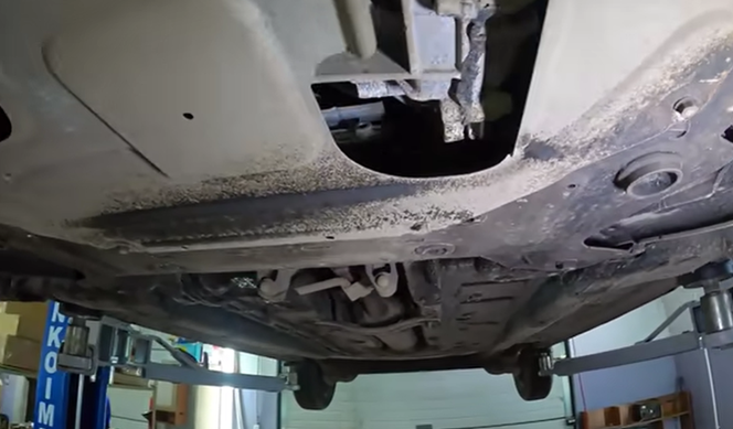 Как заменить масло в коробке лада веста Замена масла в КПП Lada Vesta, 1,8 л, 2016 года своими руками DRIVE2