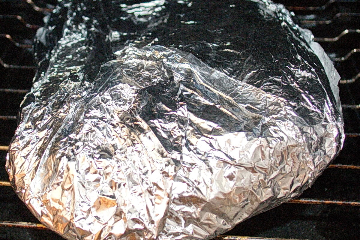 Такой «кокон» и отправится в духовку.