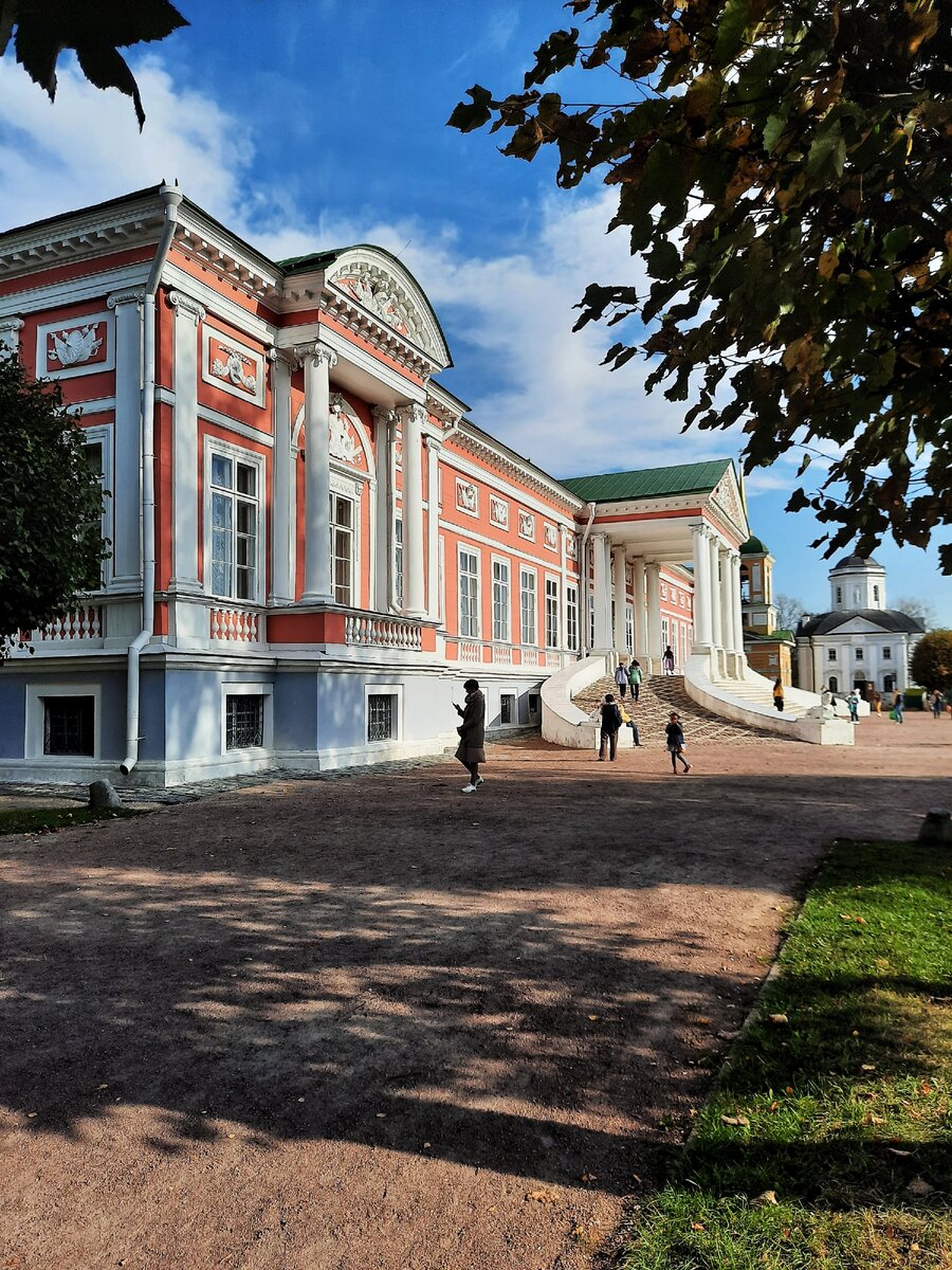                                              экстерьер дворца (ранний русский классицизм)