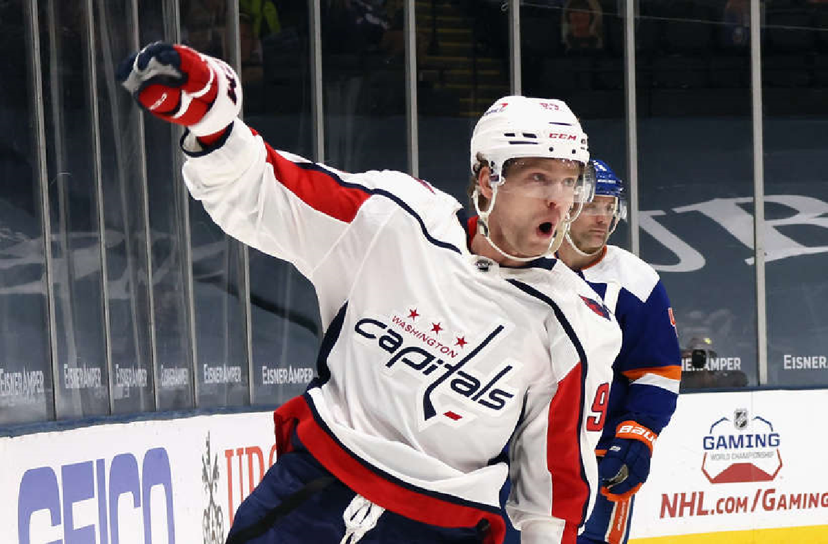 Евгений Кузнецов повел за собой "столичных" в отсутствие Александра Овечкина. Фото: НХЛ