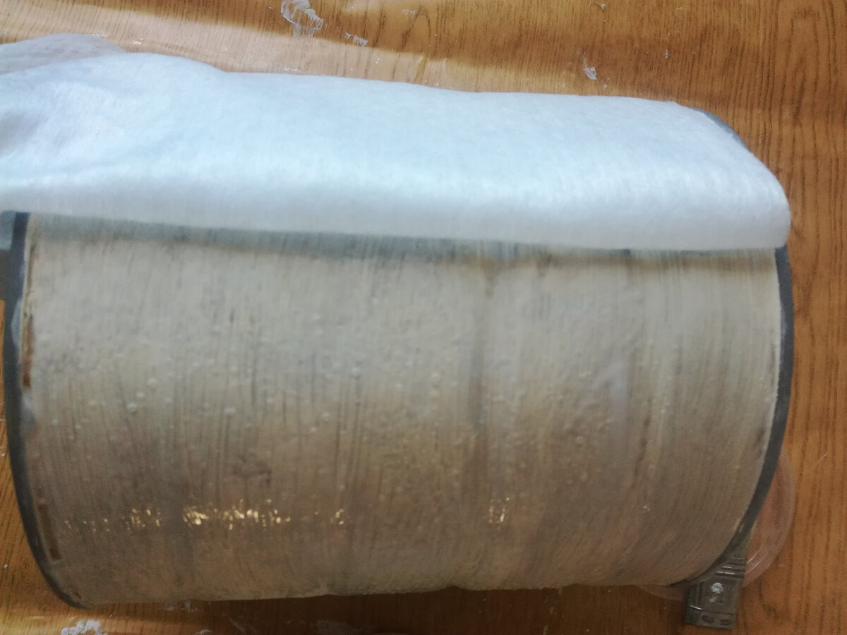 Фото MAMADIGEST.  После высыхания грунта оклеила банку вискозными полотенцами с применением клея ПВА