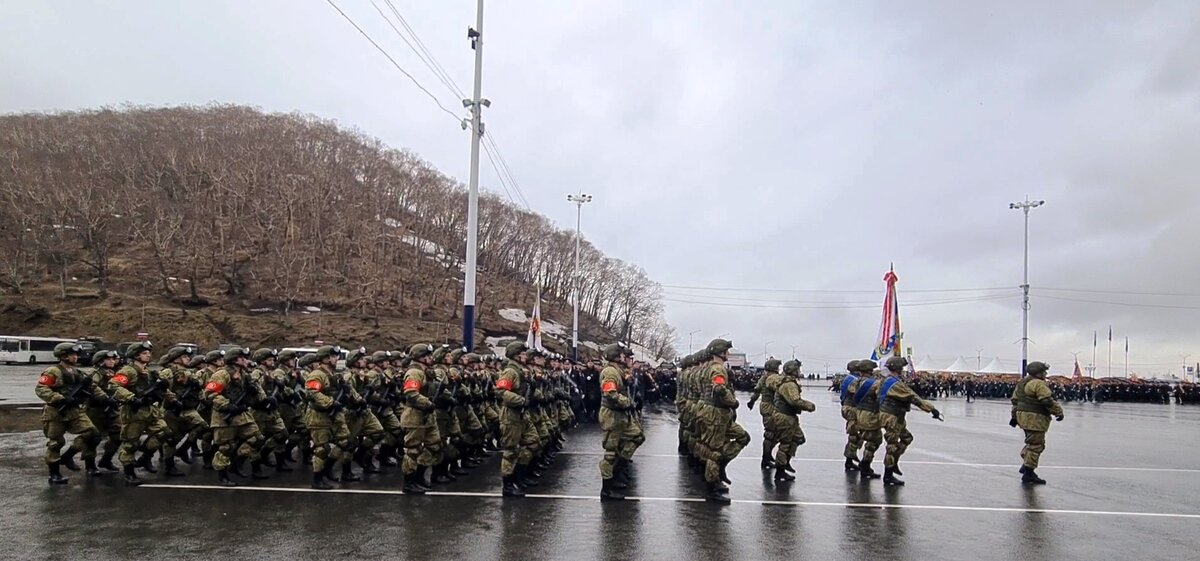 Торжественное шествие войск городского гарнизона