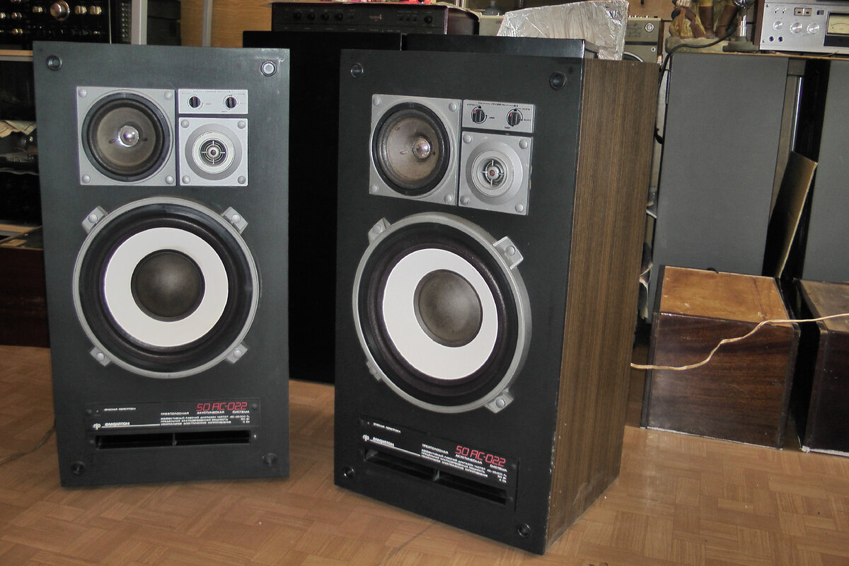 классно выглядят Амфитон 50АС-022 и подвесы заменил