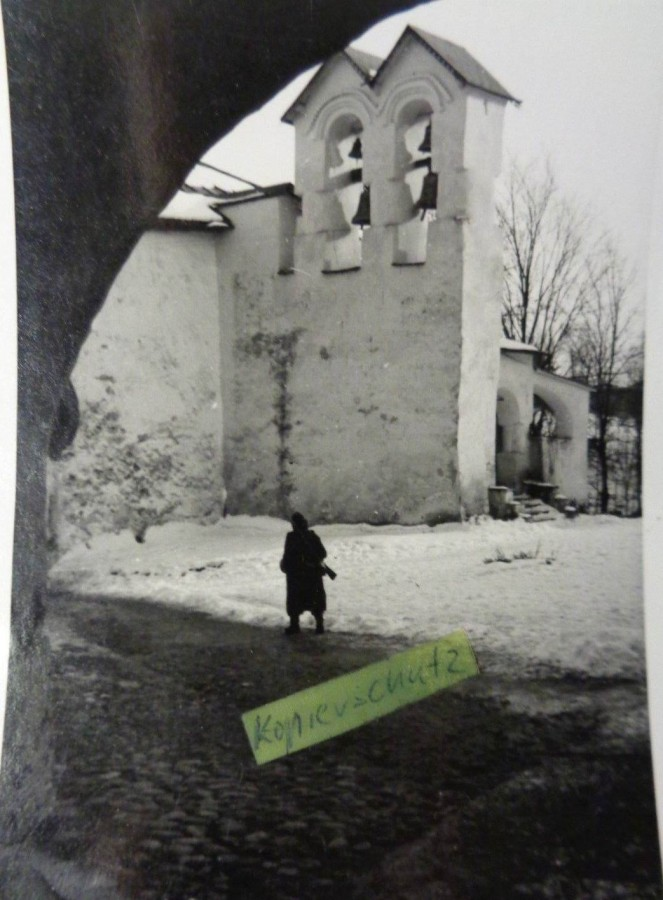 Вид на звонницу церкви Николы Ратного от Петровских ворот