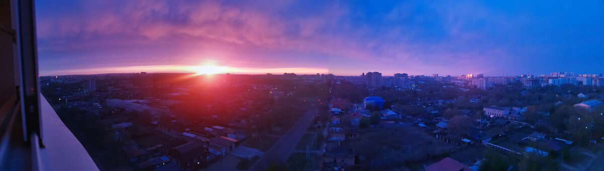 Вокруг всё тёмное, а наша память - это солнце, и оно обязано осветить мир. 