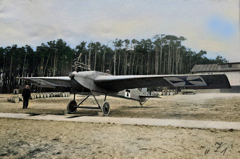 Экспериментальный самолет Junkers J.1 на аэродроме в Дёберитце, 1915 г.