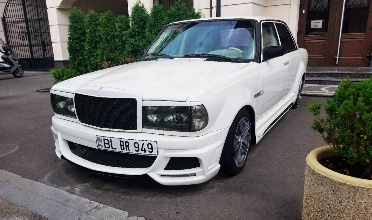 А вы смогли узнать в этом авто Mercedes-Benz W123?