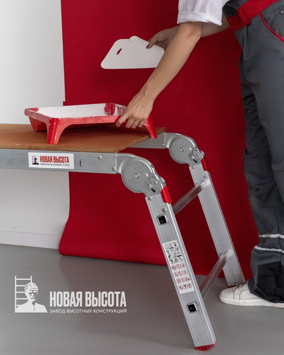 При проведении строительных, ремонтных, отделочных и аналогичных работ для обеспечения удобства используйте надежное и проверенное средство – алюминиевые рабочие подмости производства Завода Высотных Конструкций «Новая Высота» серий NV 234, NV 334, NV 3341, NV 5341. Подмость позволяет удобно разместить материалы, инструменты и другой рабочий инвентарь при работе на высоте, что экономит время – нет необходимости в дополнительных подъемах и спусках, и повышает эффективность работы. Рабочие подмости легко устанавливаются и складываются в компактное положение для хранения и транспортировки. 
🔴Технические преимущества Рабочих подмостей NV 2340:

- складные рабочие подмости из алюминиевого профиля идеально подходят для всех видов работ требующих большой площадки
- настил из антисептированной фанеры
- подмости легко устанавливаются и складываются в компактное положение для хранения и транспортировки
- шарнирные замки регулируются одной рукой и надёжно фиксируются автоматически
- ступени с рифлением для безопасного подъёма и спуска
- стойки и ступени изготовлены из прессованного алюминиевого профиля
- стойки с дополнительным усилием в наиболее нагруженных местах для повышенной прочности
- многократная развальцовка в соединении ступеней со стойками обеспечивает высокую прочность и долговечность
- надёжно закреплённые на стойках пластиковые наконечники препятствуют скольжению.

Купить Рабочие подмости NV 2340 по цене от производителя: 