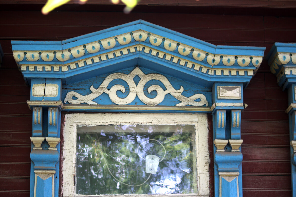 В городе сохранились дома с резными наличниками. Фото автора. Листайте галерею, чтобы увидеть больше