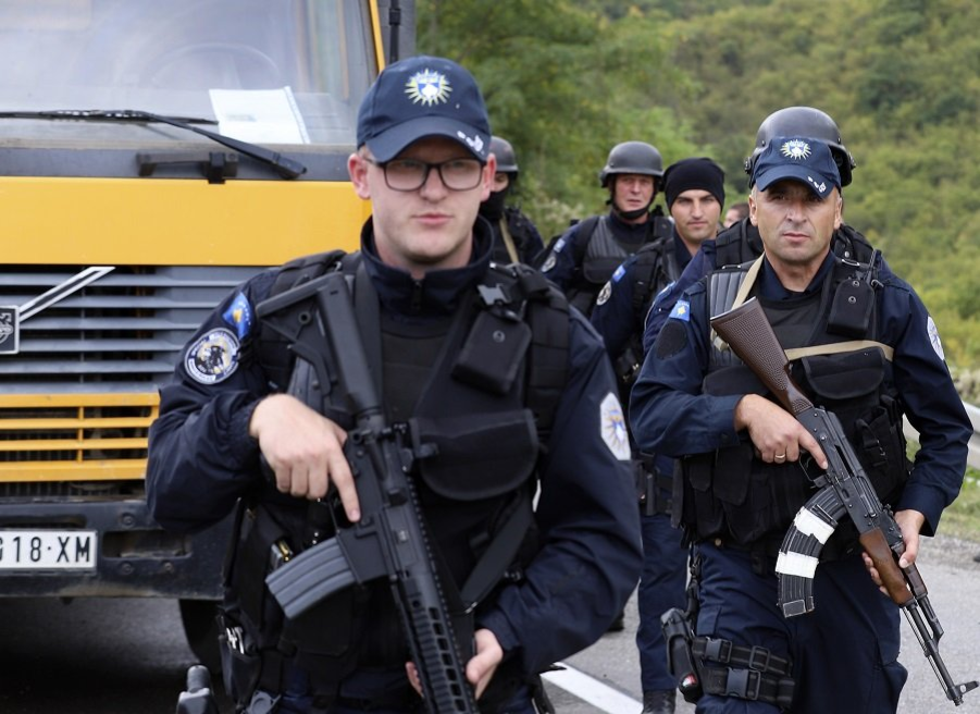 Сербии угрожают. Косовский спецназ rosu. Албанский спецназ rosu. Полиция Сербии Косово полиция. Спецназ Косово.