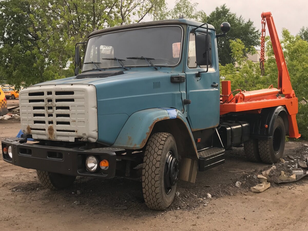 Автомобиль в относительно хорошем состоянии. Возможно, с новой надстройкой. 