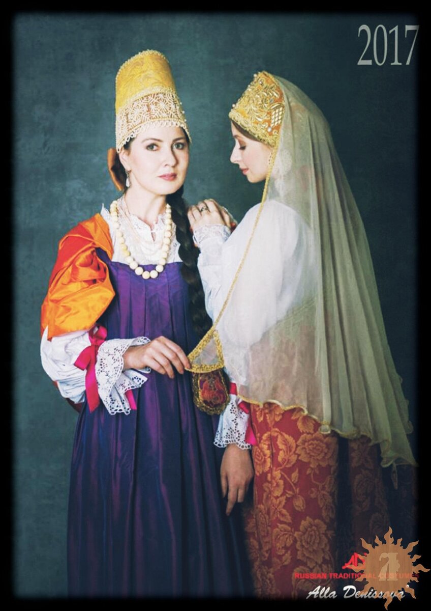 Здесь и далее фото с Календаря 2017 года <Сказочный мир русского костюма>, фотограф: Дина Ли, костюмы: Алла Денисова.
