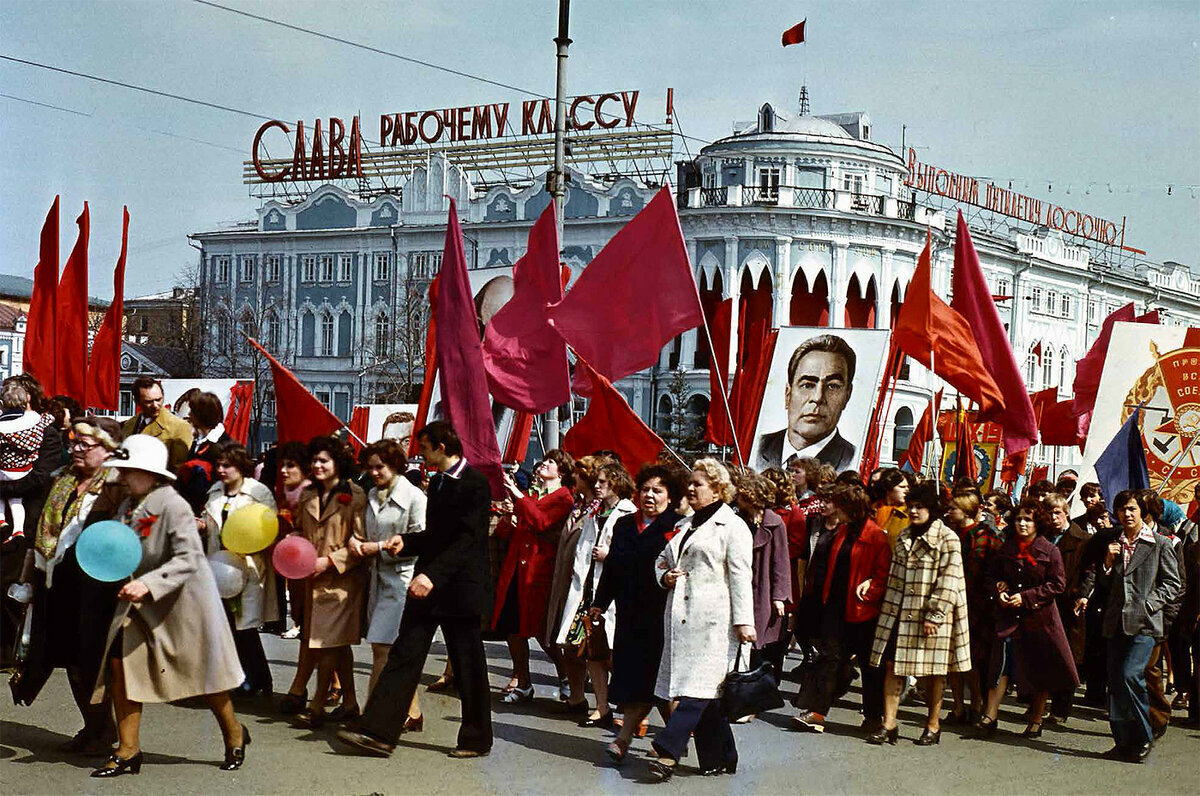 Фотографии первомайских демонстраций