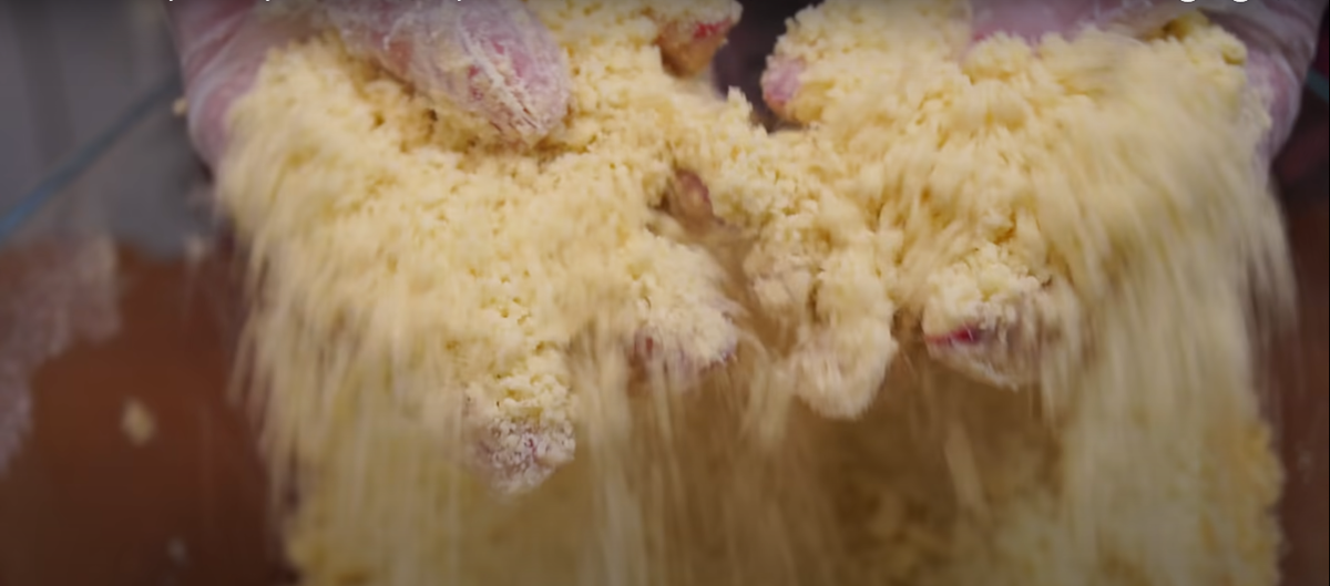 Должна получится вот такая крошка