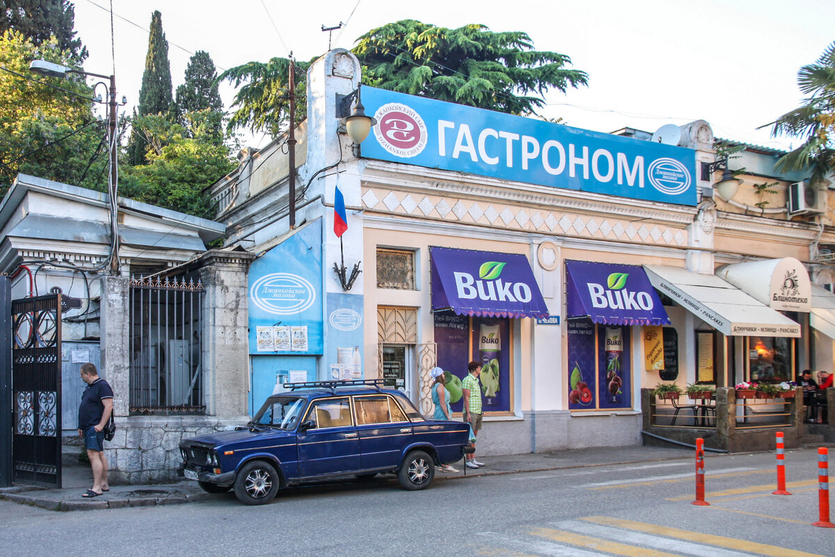 Гастроном 3. Проспект ленина 59б. Магазин москва 5 августа белгород. Пирожковая в москве. 1 нововатутинская 3 гастроном.