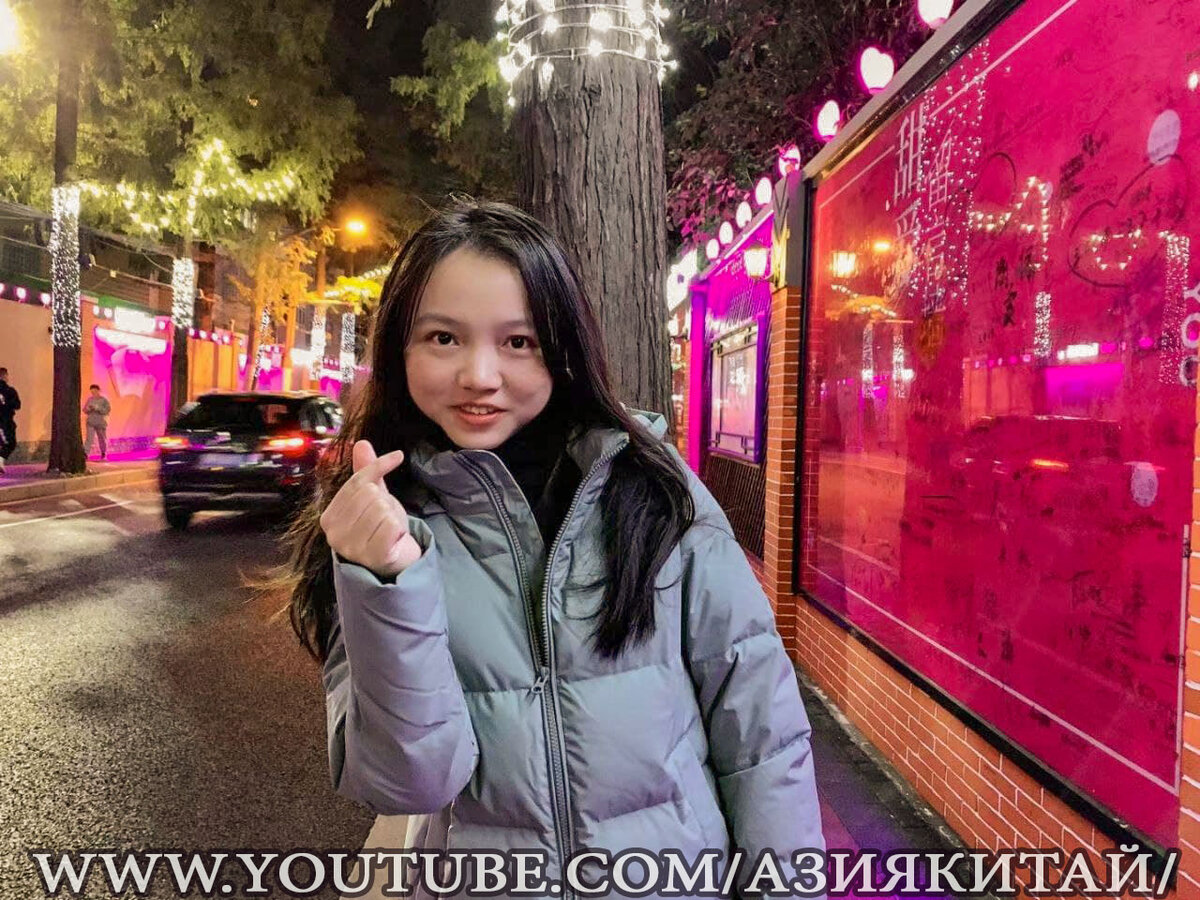 Китаянка на зимних улицах Пекина 