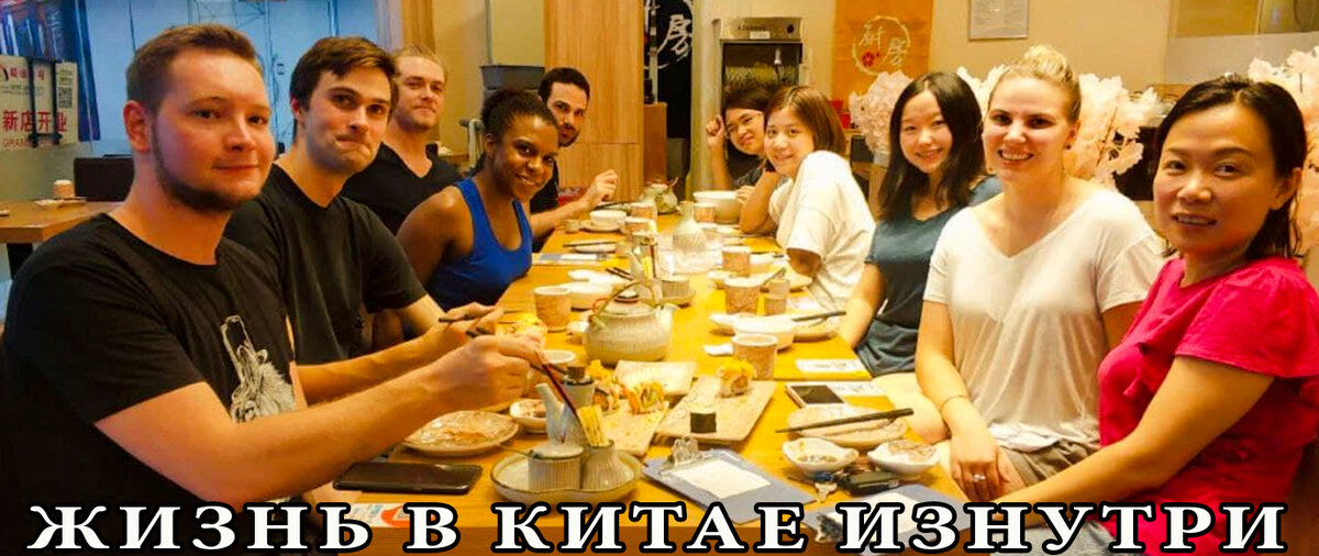 Обед в ресторане с коллегами - в порядке вещей. Организует такие мероприятия компания, соответственно на работников расходы не ложатся 