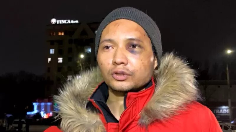 Джазовый музыкант Викрам Рузахунов оговорил себя и признался в участии в беспорядках. Хотя в Казахстане он был на гастролях