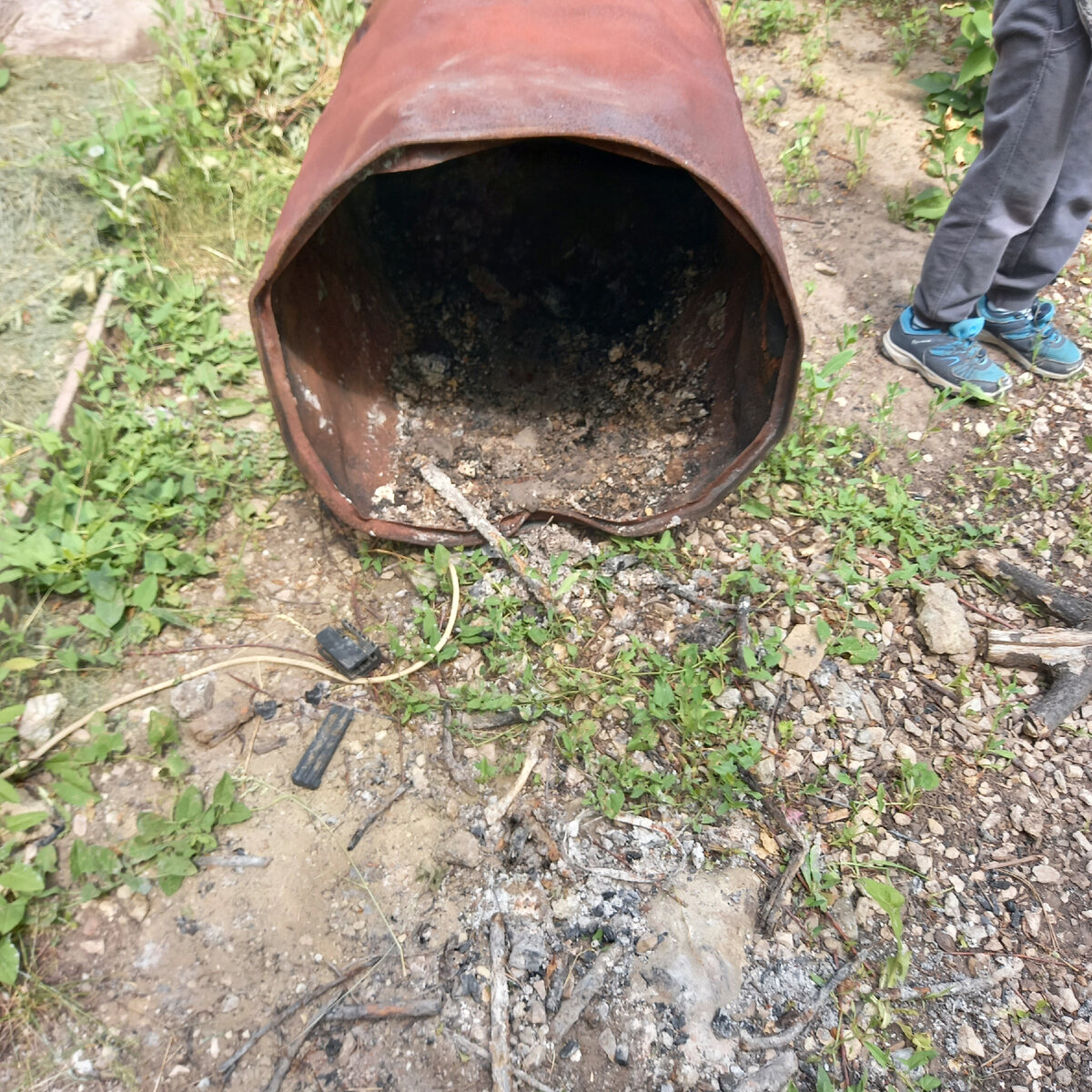 золу просеиваем