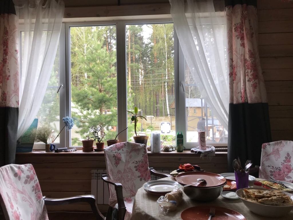 Фото автора. Гостиная на первом этаже.