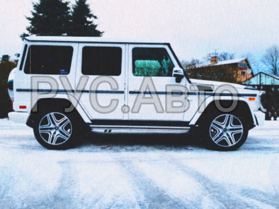 Всем привет! Сегодня, я буду поливать хинкалими гелик G-класса 2018г. И расскажу почему не надо покупать гелик G класса 2018г. Ну, а мы погнали!
Так, а давайте теперь разберёмся почему так любят гелик как не спросишь у людей, они вам ответят этот автомобиль легенда, и да я сними соглашусь! Этот автомобиль выпускается с 1979 года. Производит его Германия а собирает его Magna Steyr. Класс полноразмерный внедорожник. И так начну разносить Гелик G-класса 2018 года! Во-первых это старый 460-тый кузов даже на 2018 год! Ну вы прикиньте покупаешь ты гелик G-класса 2018 года, его цена начинается от 8.950.000 рублей. И что ты получаешь ещё раз повторюсь старый 460-тый кузов, плохие тормоза при весе автомобиля три тонны. После 150-160 тысяч километров в машине становится плохая шума изоляция, и все становится мерзко трястись и шуметь. Задние сиденья для пассожиров вообще ужас, будут через некоторое время! Допустим ты разгонишься до 100+ км/ч то поворотливость автомобиля станет ужасная ещё раз повторю при весе три тонны. Так давайте заглянем на б/у рынок моего города гелик G-класса 2018г там все пороги, рамы и т.д гнилые, потому что плохая коррозия у mercedes benz g klasse 2018г! 
В заключение хочу сказать mercedes benz выпустили не полностью готовый автомобиль ну все таки mercedes benz g klasse остаётся легендой!