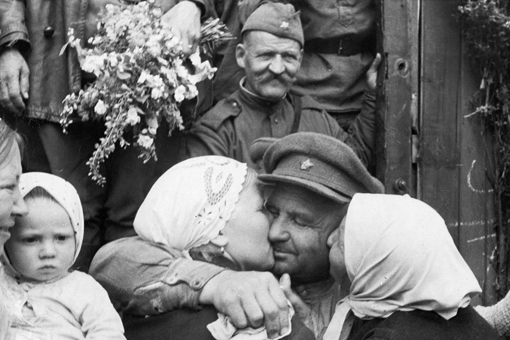 Солдаты освободители. Архивное фото