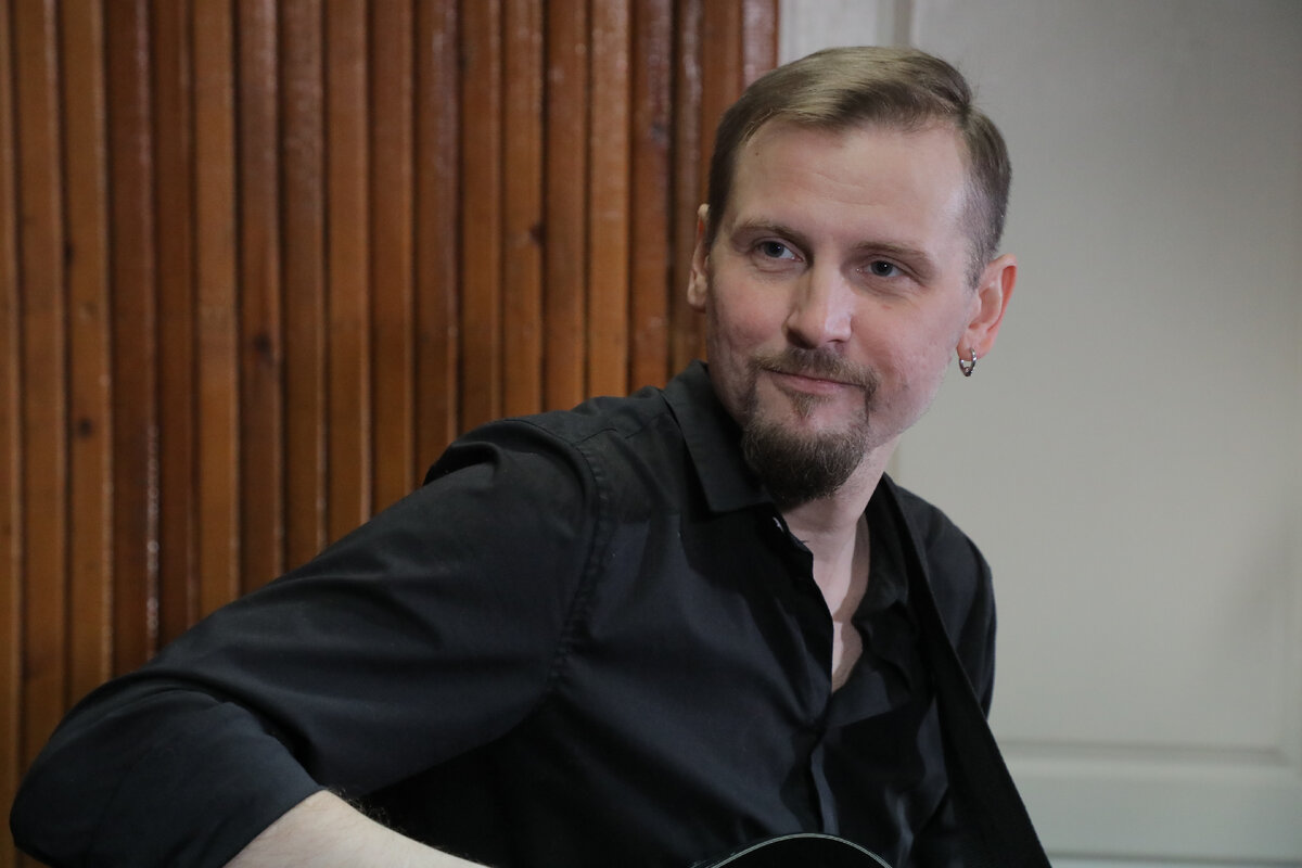 Сергей на ОЭМК с 2002 года. Работает машинистом крана цеха отделки проката. В последнее время регулярно замещает начальника участка, параллельно учится в Старооскольском филиале МИСиС.