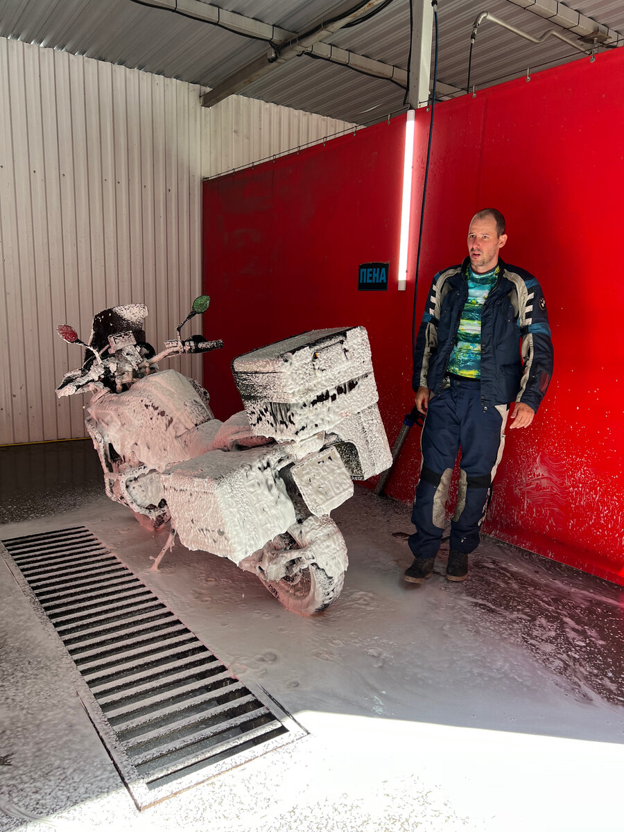 а это мойка, тут всё как у нас)