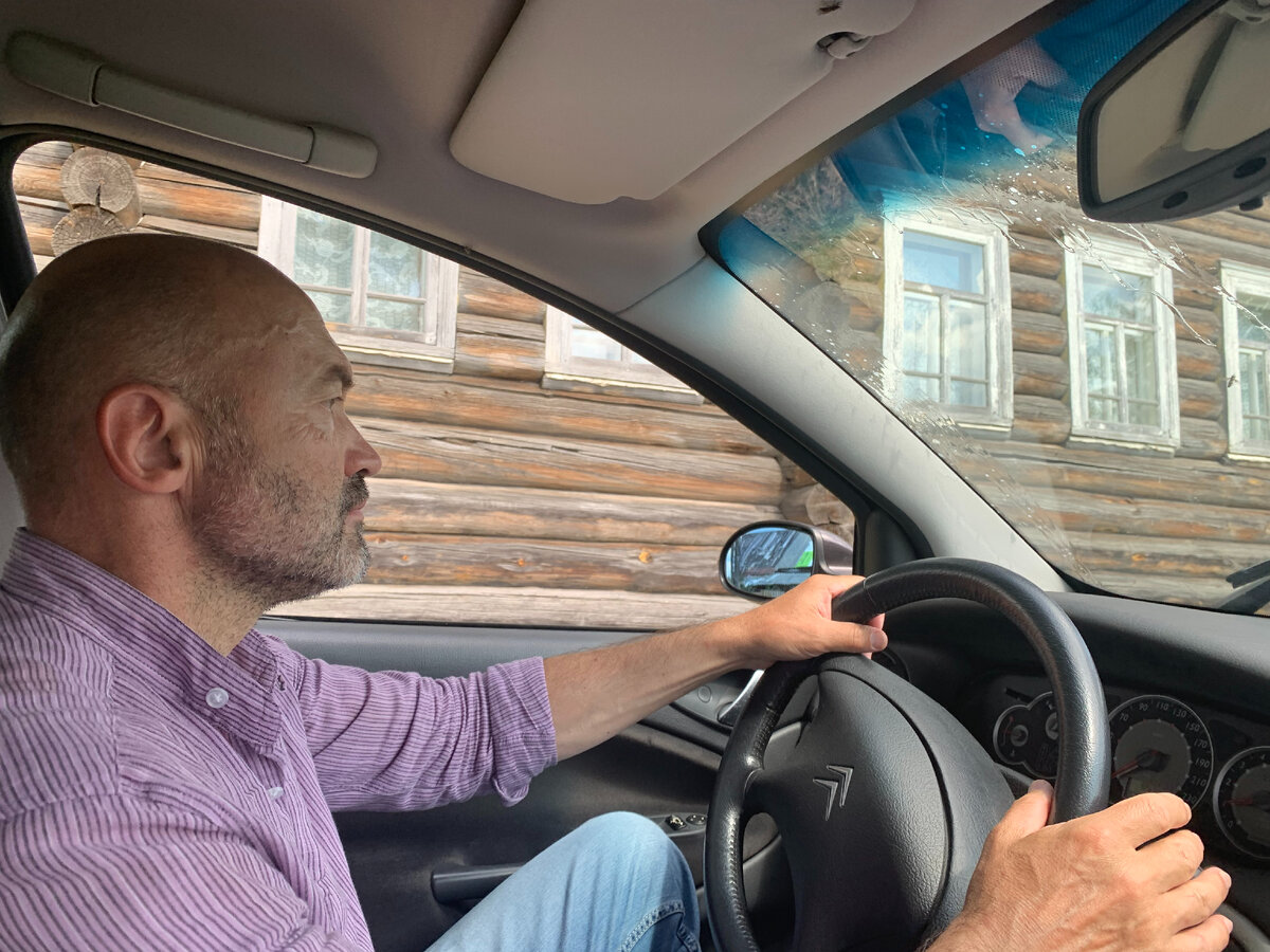 Это в деревеньке Андричево, где домам по 100 лет