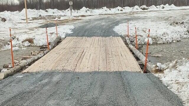     В Тюменской области открыли для транспорта автозимник Нижняя Тавда – Междуреченский, рядом с переправой через реку Лайма. Зимник запустили в эксплуатацию после ремонтных работ – ранее здесь была подтоплена проезжая часть из-за подъема воды в реке.