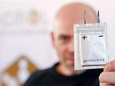    Создана безопасная и мощная безметалловая батарея