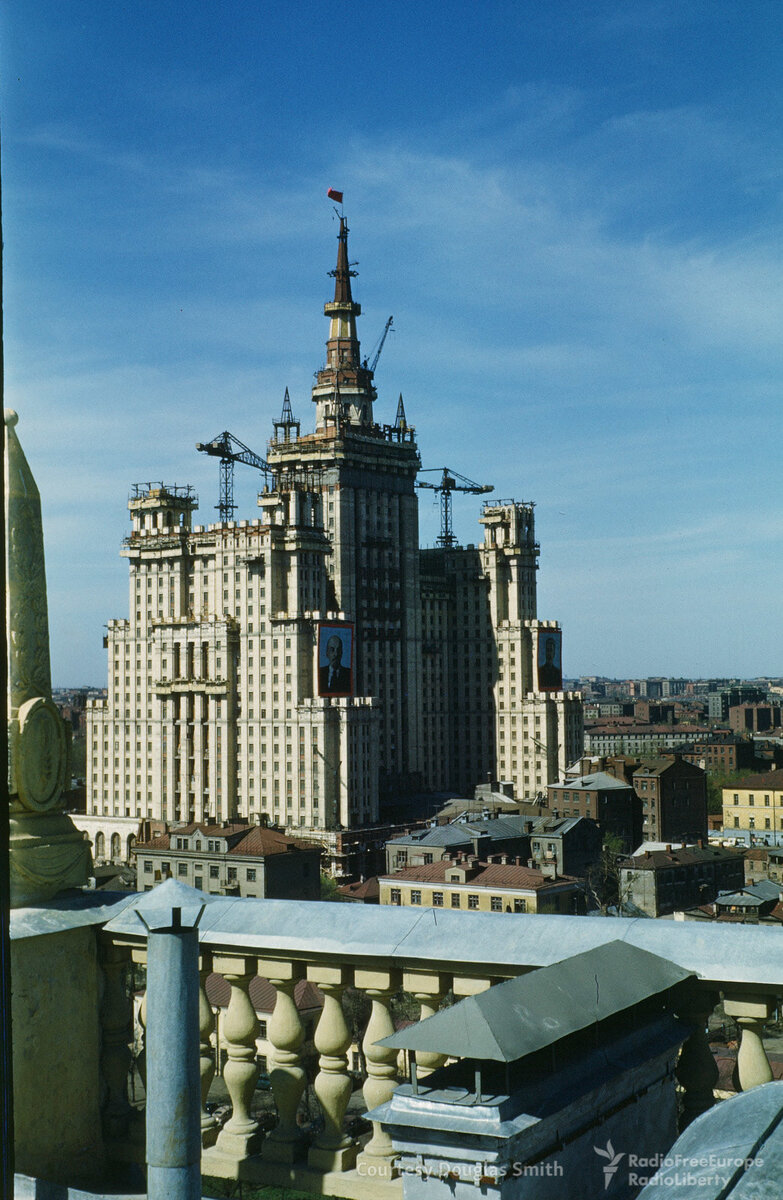 Фотография с крыши нового посольства США на высотку на Баррикадной май 1953