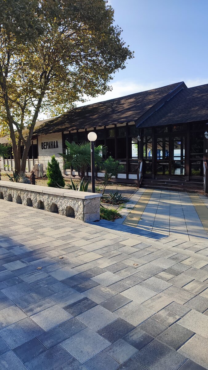 Старая Гагра, пляж в Приморском парке у пирса | Солнце светит всем | Дзен