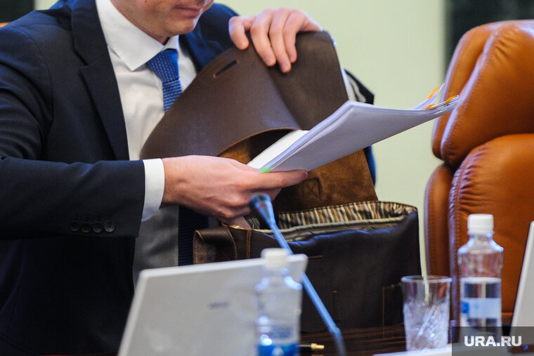    В ряде случаев мэра, депутатов и чиновников Челябинска освободят от антикоррупционных ограничений