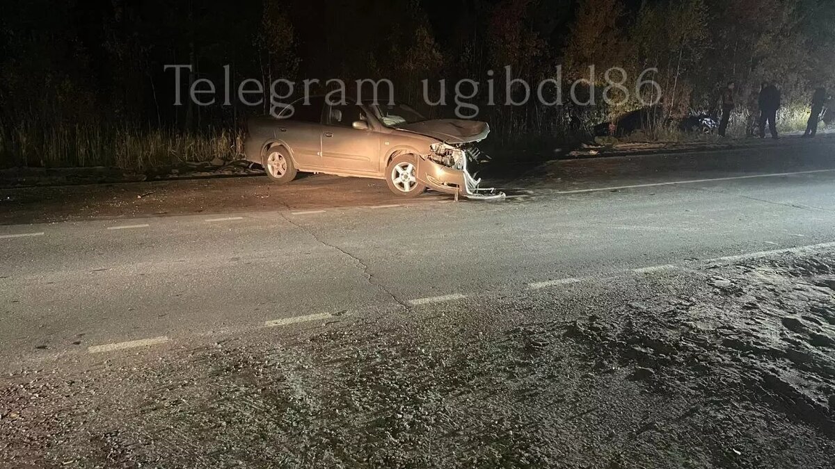     В Сургутском районе в аварию попали две иномарки. Пострадали два человека.