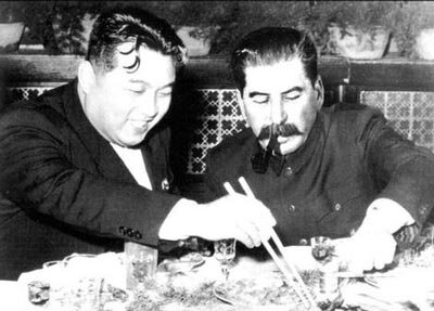 Ким Ир Сен и И.В. Сталин за столом