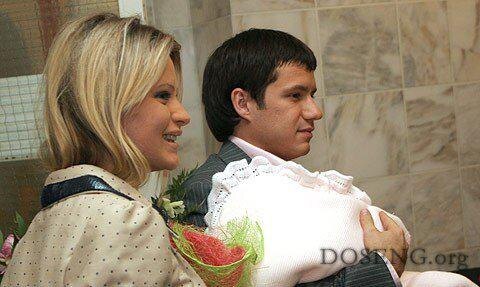 Выписка дочери Даны и ее бывшего мужа Максима. Источник фото — doseng.org