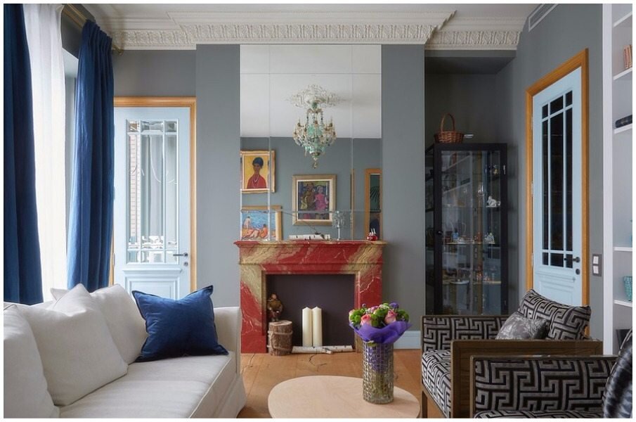 Элементы в классическом стиле органично вписались в интерьер в стиле фьюжн