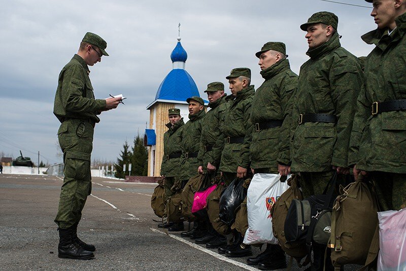 солдат российской армии. армия призывники. срочная служба. военная форма. солдаты срочники рф 2020.