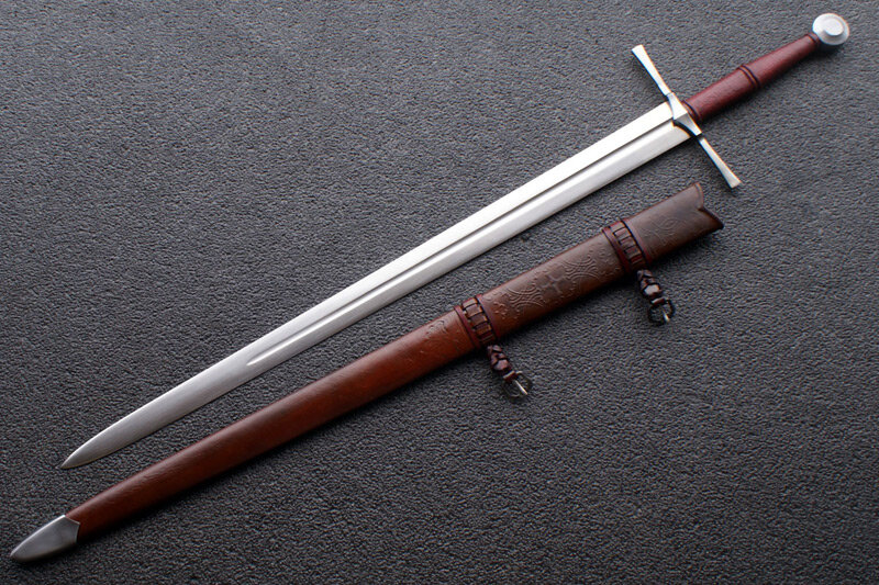 Это еще не бастард. Но это - warsword, военный меч.