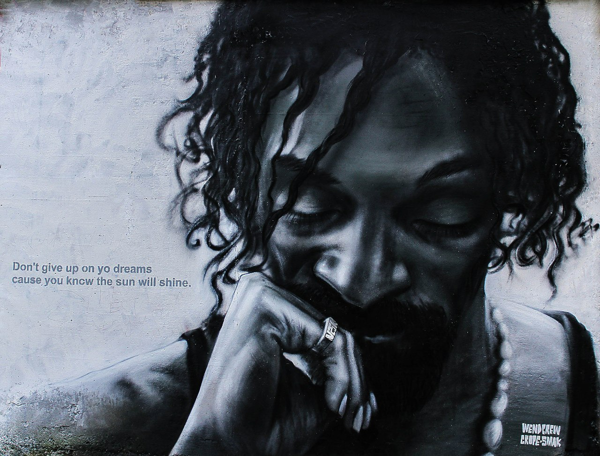 Невероятно качественное изображение известного репера Snoop Dogg  и его цитата - Don't give up on your dreams cause you know the sun will shine (c) "Не отказывайтесь от своих мечтаний, потому что вы знаете, что солнце светит"